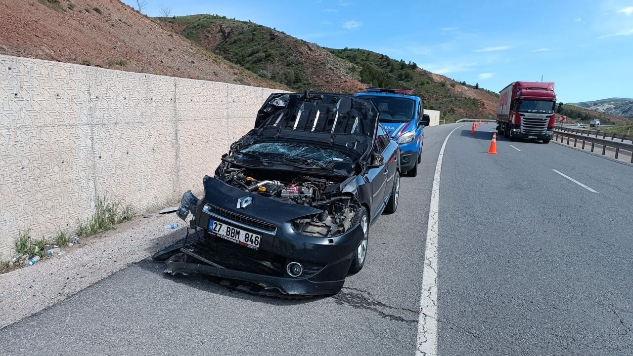 Sivas'taki trafik kazalarında 1'i çocuk 4 kişi yaralandı