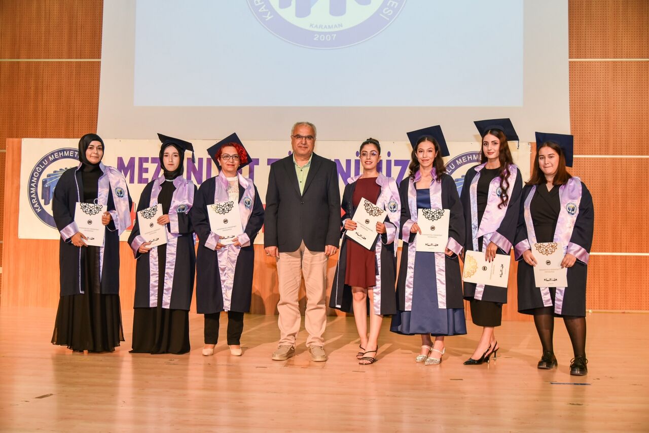 Karaman'da üniversite öğrencileri için mezuniyet töreni düzenlendi