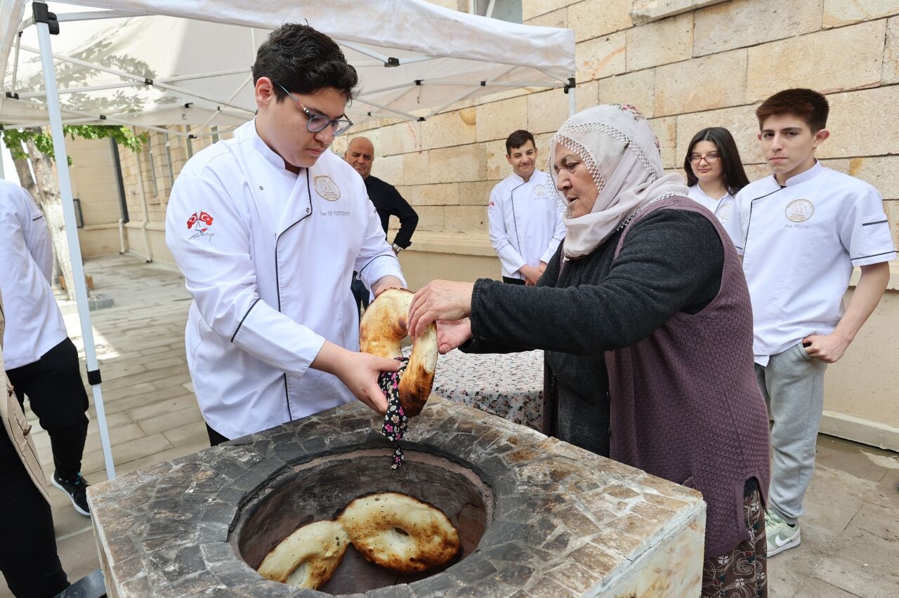 Gastronomi öğrencileri, büyüklerinden öğrendikleri yöresel lezzetleri geleceğe taşıyacak