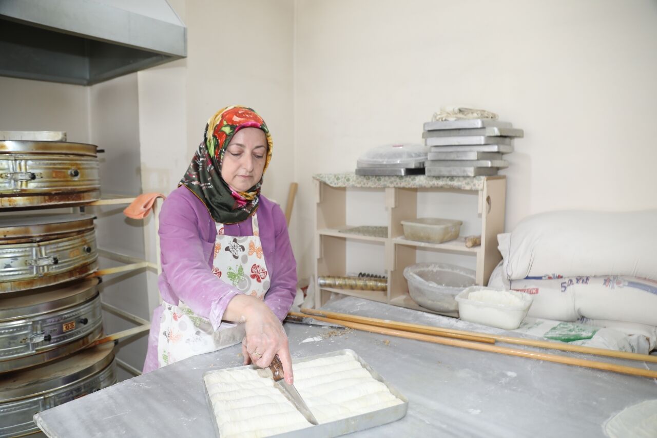 Çubuk'ta Kurban Bayramı için baklava mesaisi başladı