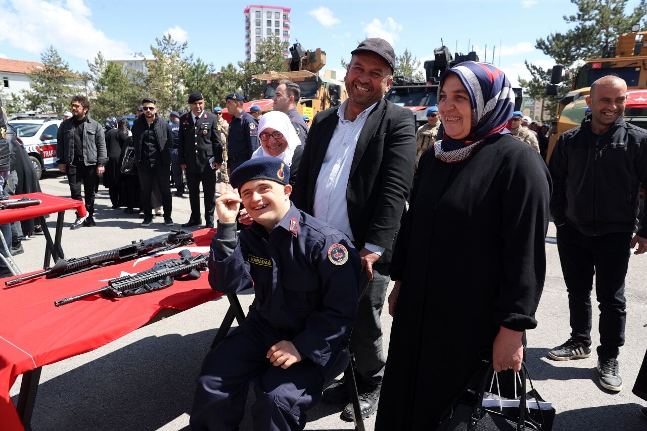Sivas'ta engelliler bir günlük askerlik sevinci yaşadı