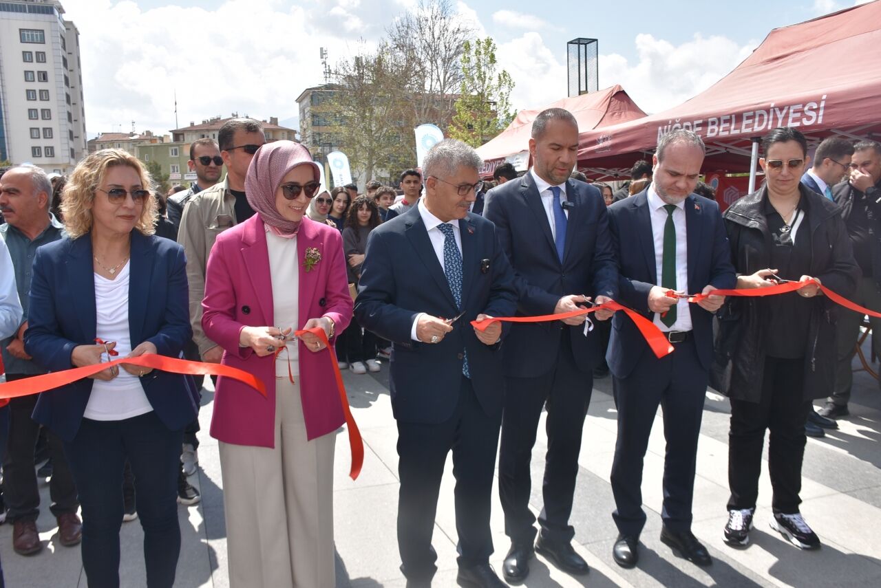 Niğde'de "Üniversite Tanıtım Fuarı" düzenlendi