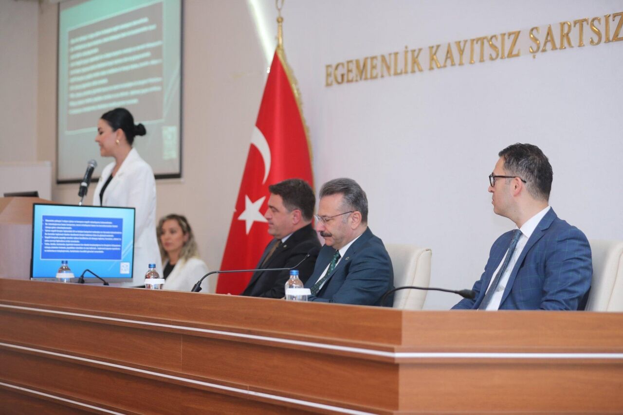 Eskişehir Valisi Aksoy, Ellerim Sesin Olsun Projesi kursiyerlerine sertifika verdi
