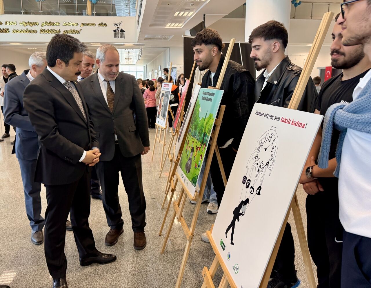 Yeşilay Kırşehir'de bağımlılıkla mücadele sergisi açtı