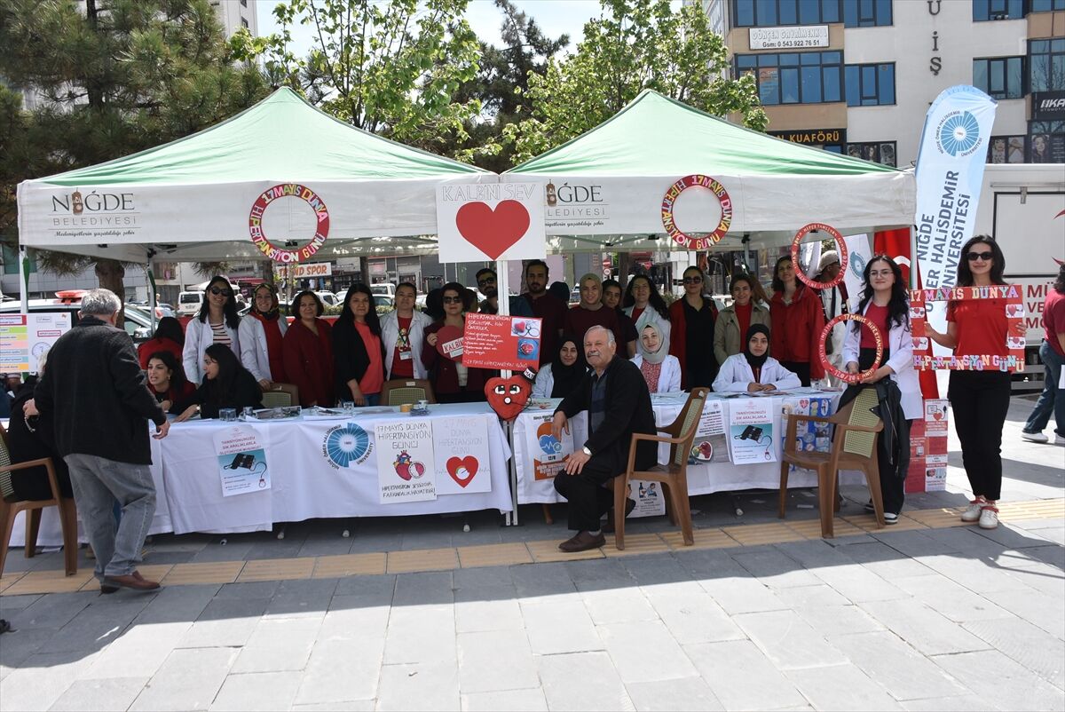 Niğde'de vatandaşların kilo ve tansiyon ölçümü yapıldı