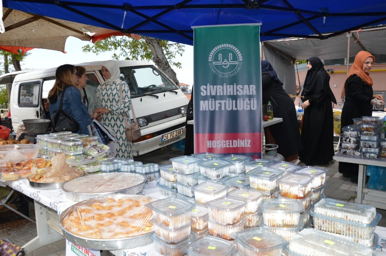 Sivrihisar'da Gazze'ye destek için "hayır çarşısı" açıldı