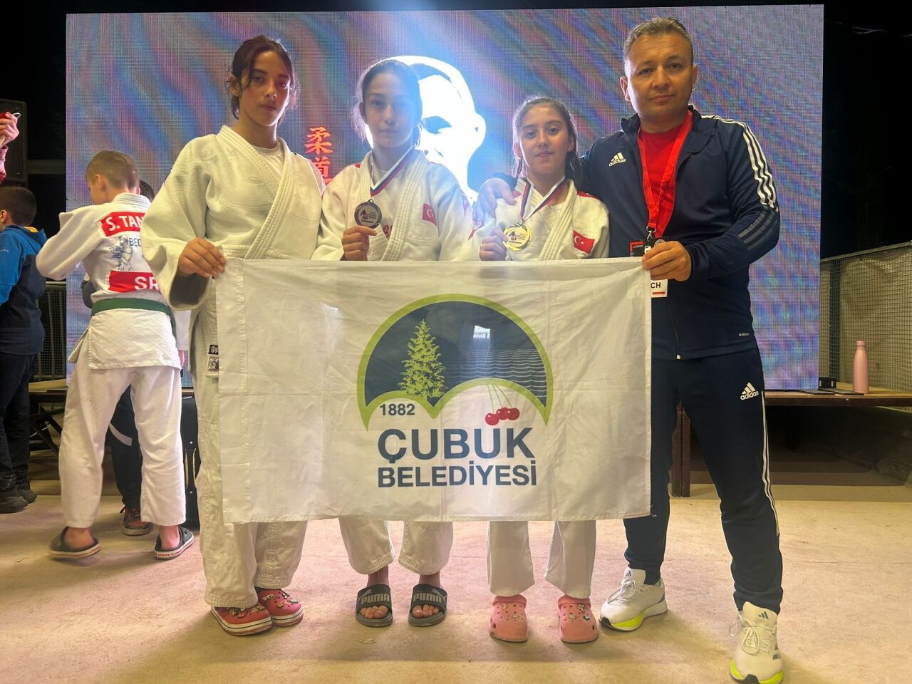 Çubuklu sporculardan Slovenya'da 1'i altın 3 madalya