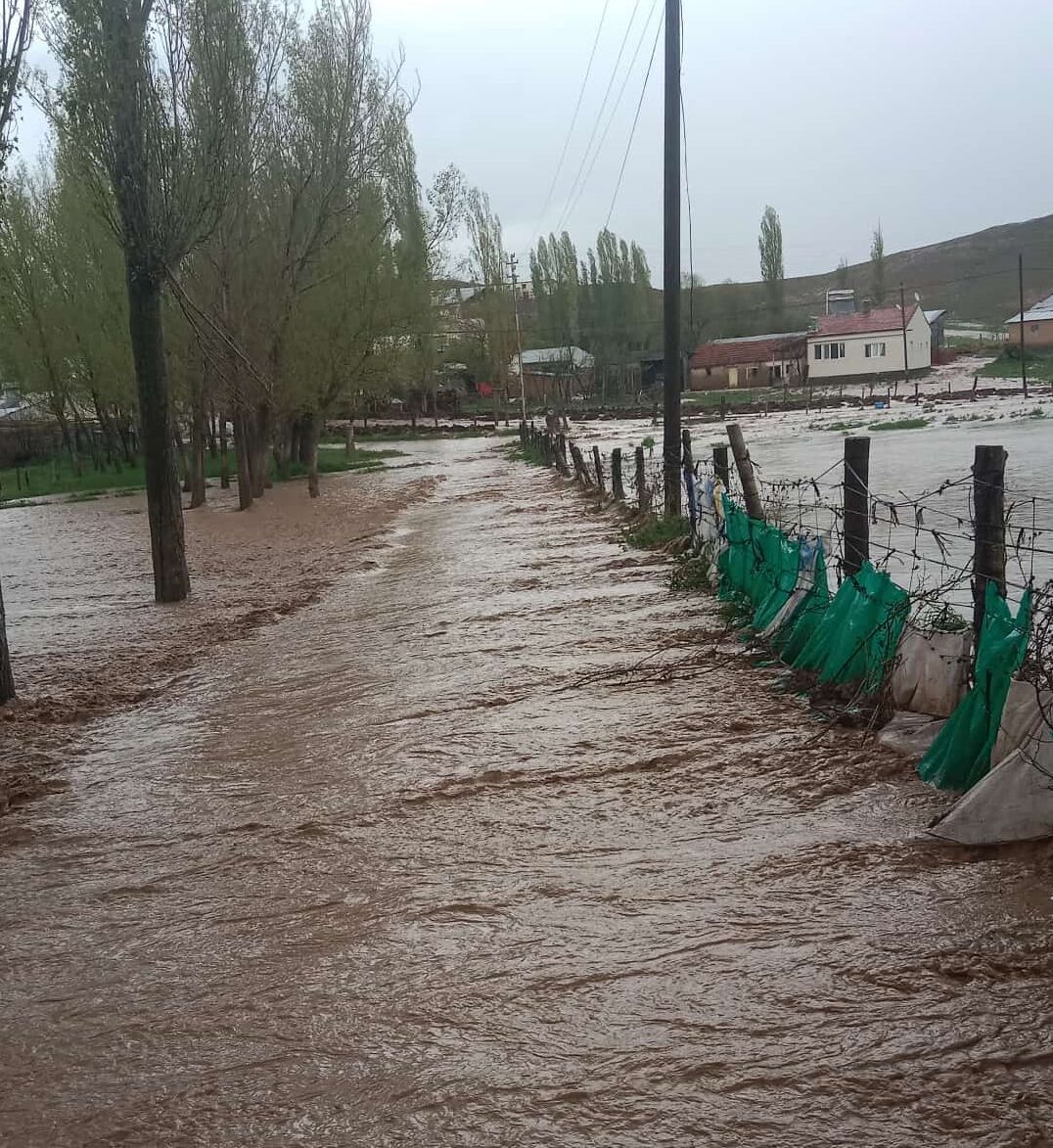 Sivas'ta sağanak sele neden oldu