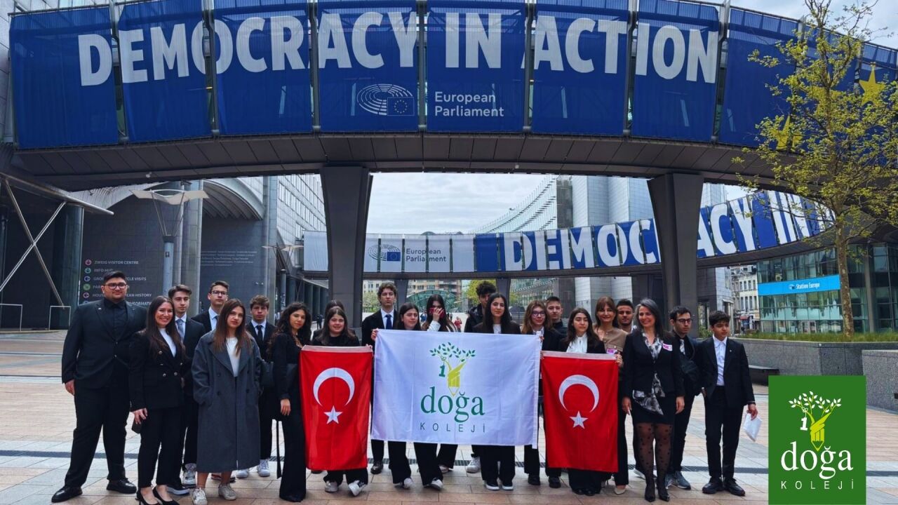 Doğa Koleji öğrencileri Avrupa Parlamentosu'nda deneyim kazandı