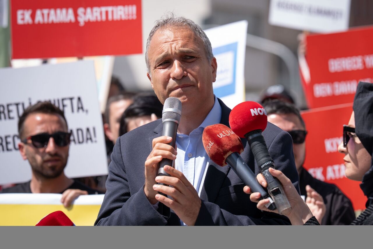 Başkentte atama bekleyen öğretmen adayları basın açıklaması yaptı