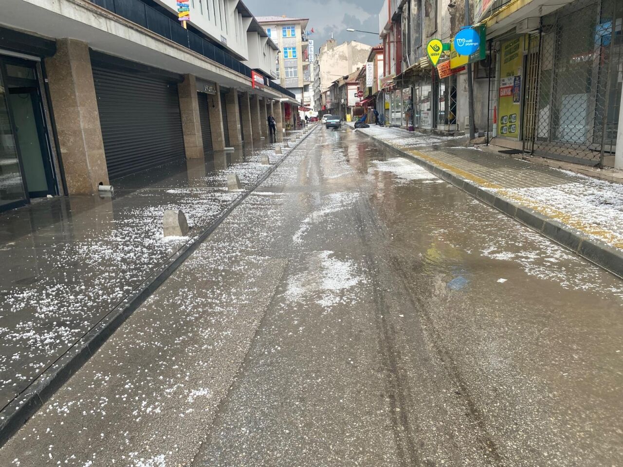 Yozgat'ta dolu ve sağanak etkili oldu