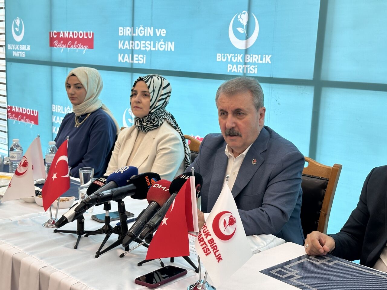 BBP Genel Başkanı Destici, Konya'da gazetecilerle buluştu:
