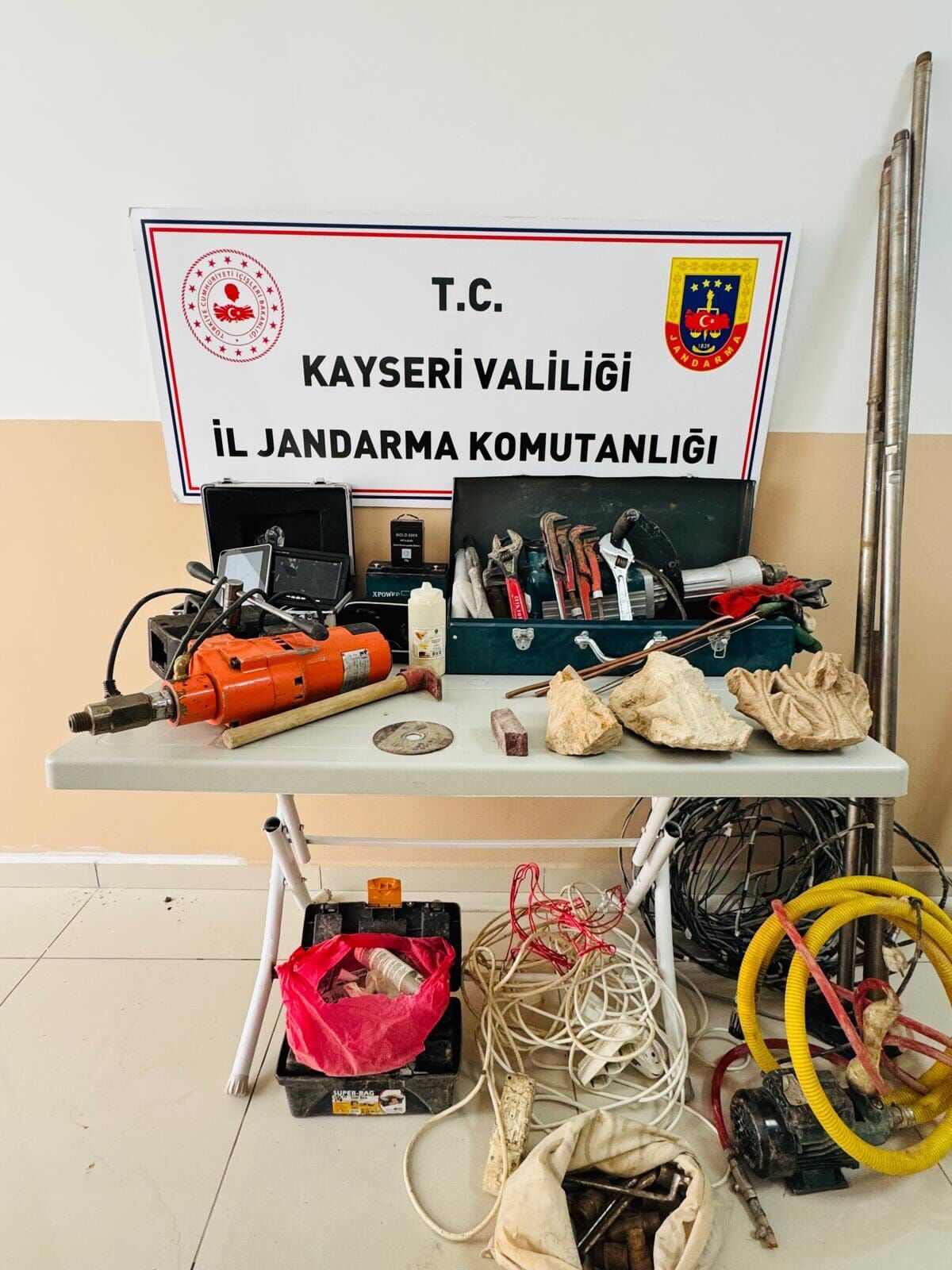 Kayseri'de kaçak kazı yaptıkları belirlenen 5 şüpheli yakalandı