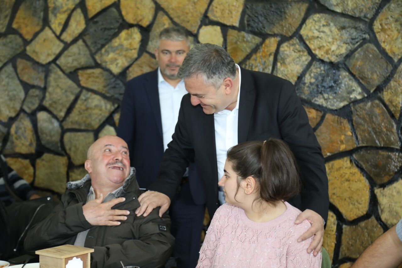 Çubuk Belediye Başkanı Demirbaş, özel bireyler ve anneleriyle buluştu