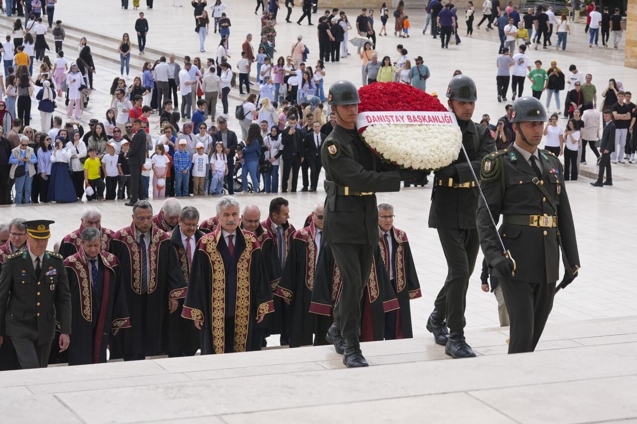 Danıştay Başkanı Yiğit ve beraberindeki heyet Anıtkabir'i ziyaret etti