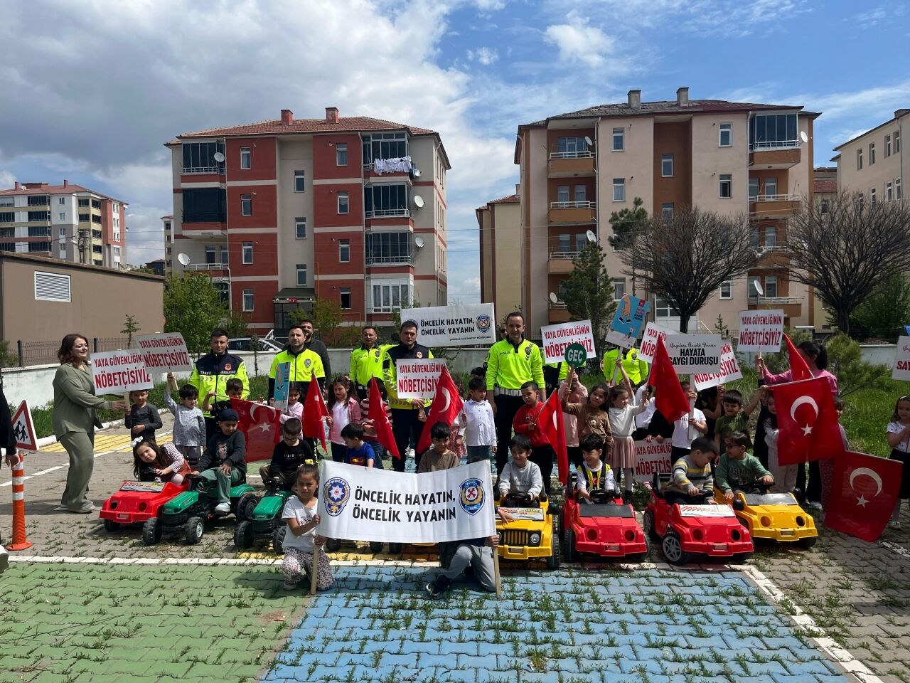 Şarkışla'da öğrencilere trafik eğitimi verildi