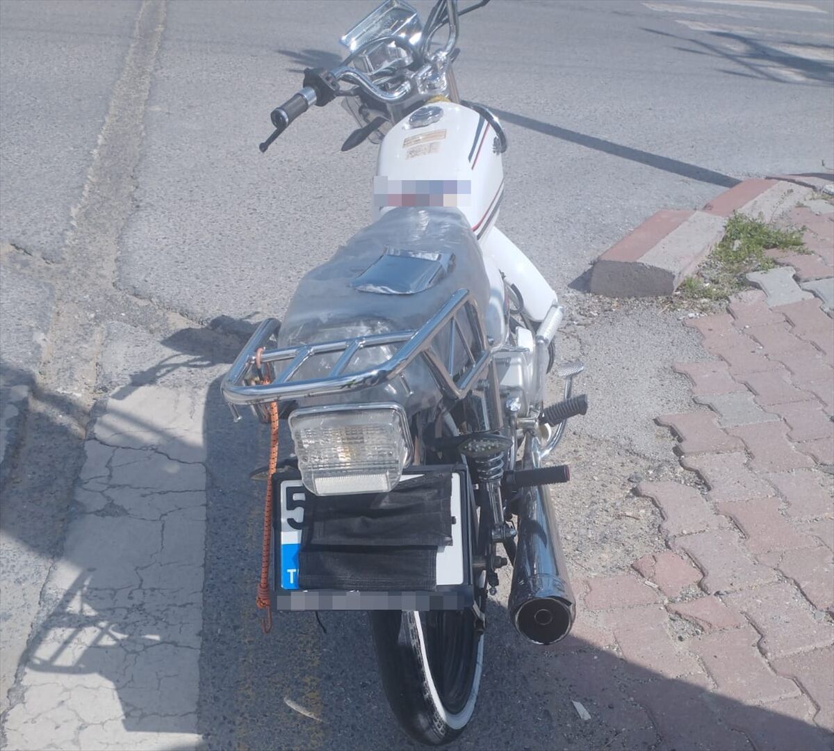 Nevşehir'de motosikletinin plakasını maske ile kapatan sürücüye para cezası