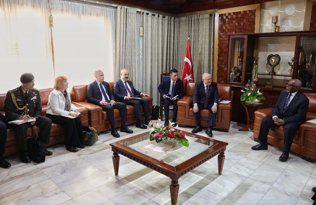 Milli Savunma Bakanı Güler, Kamerun Dışişleri Bakanı Mbella ile görüştü