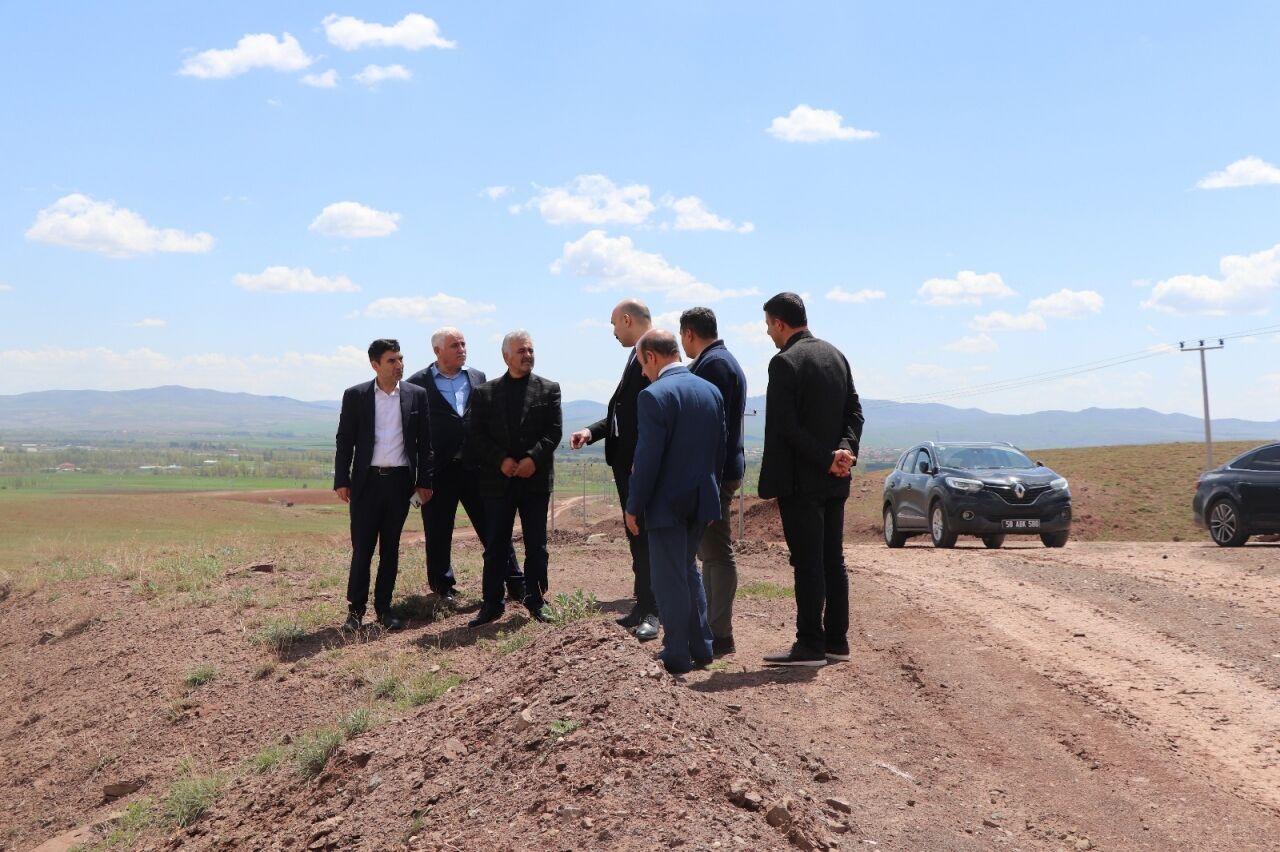 Şarkışla Kaymakamı Öztürk ve ilçe protokolü OSB'de incelemelerde bulunuldu