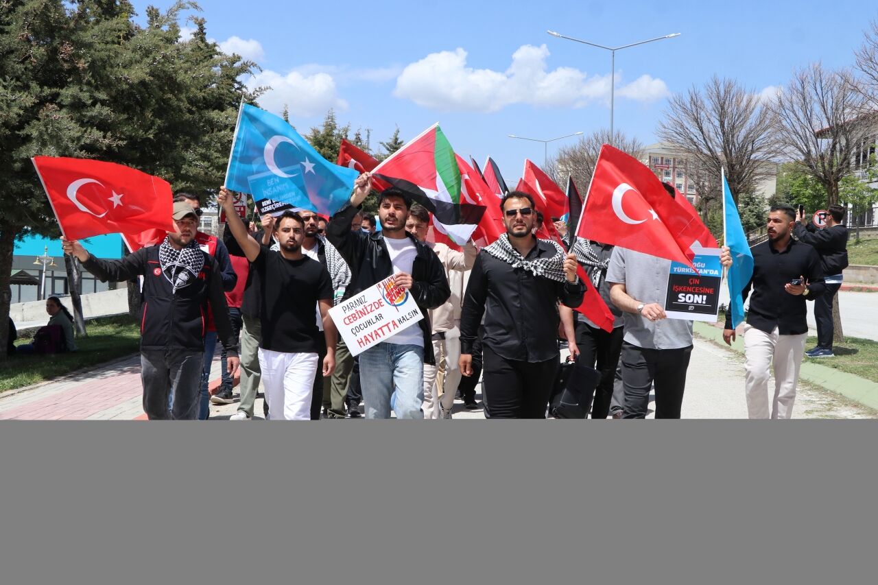 Yozgat'ta üniversite öğrencileri, Gazze ve Doğu Türkistan'a destek için yürüdü