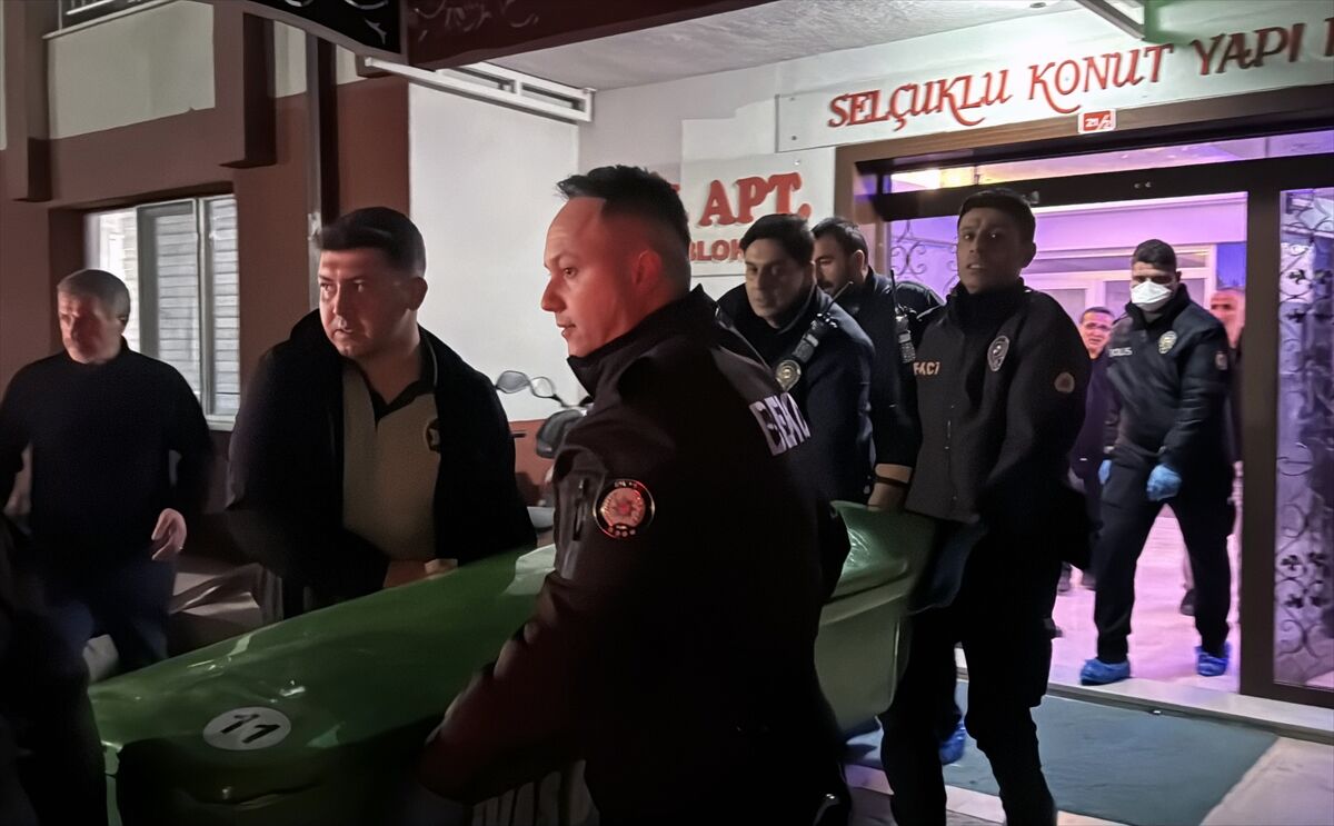 GÜNCELLEME 2 - Sivas'ta iki kardeş evlerinde bıçaklanarak öldürüldü