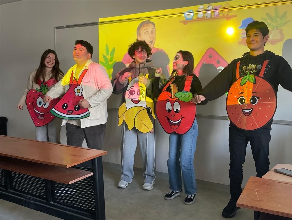 Biruni Üniversitesi, öğretmen adaylarına drama yöntemiyle dil eğitimi veriyor