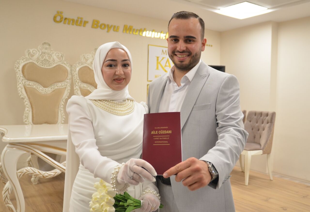 Konya'da nikah dairelerinde "05.05.2025" yoğunluğu yaşandı