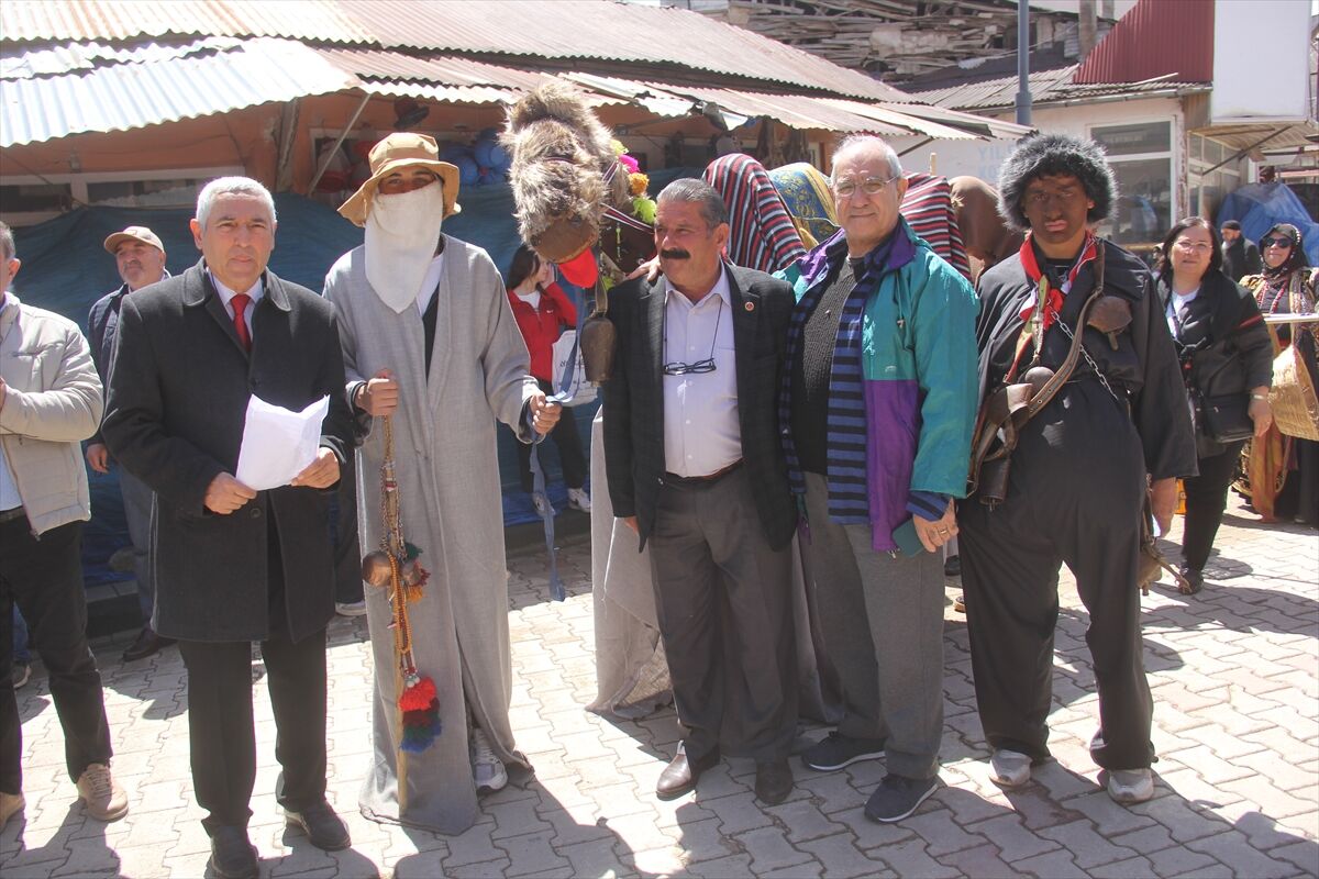 Sivas'ın Zara ilçesinde "saya gezmesi" geleneği 60 yıl sonra yeniden canlandırıldı