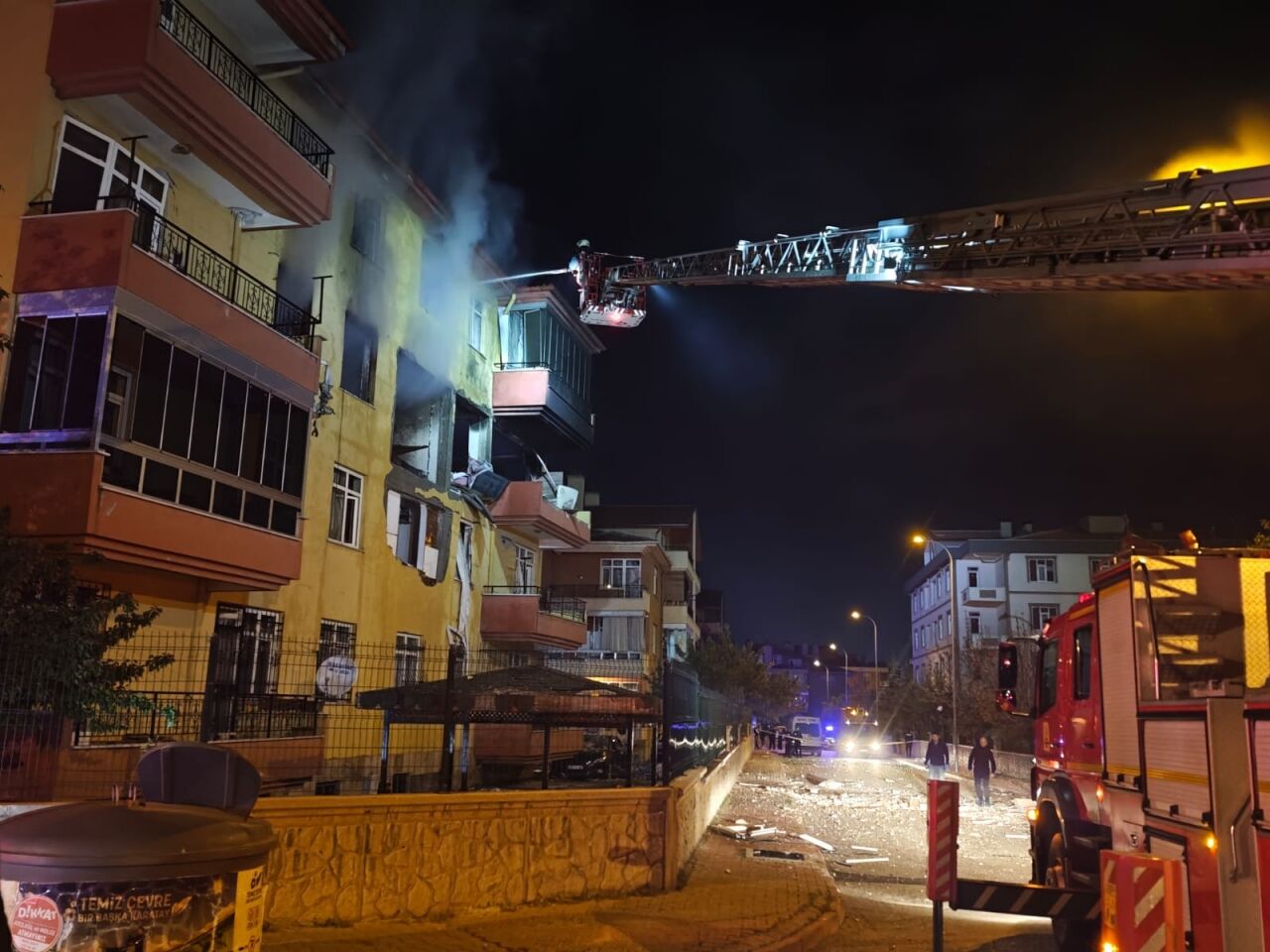 Konya'da bir binada meydana gelen patlamada 1'i ağır 12 kişi yaralandı