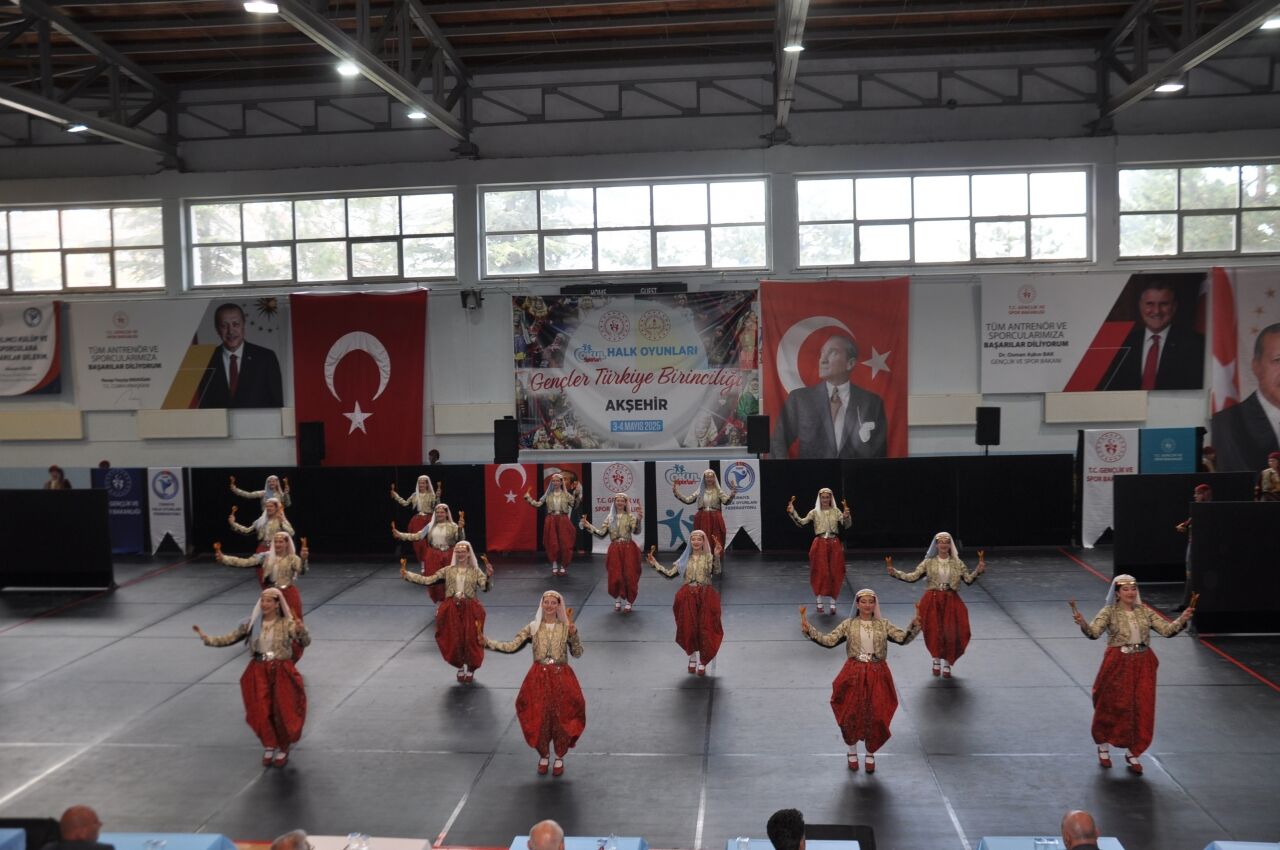 Akşehir'de "Okul Sporları Halk Oyunları Gençler Türkiye Birinciliği" yarışmaları yapıldı