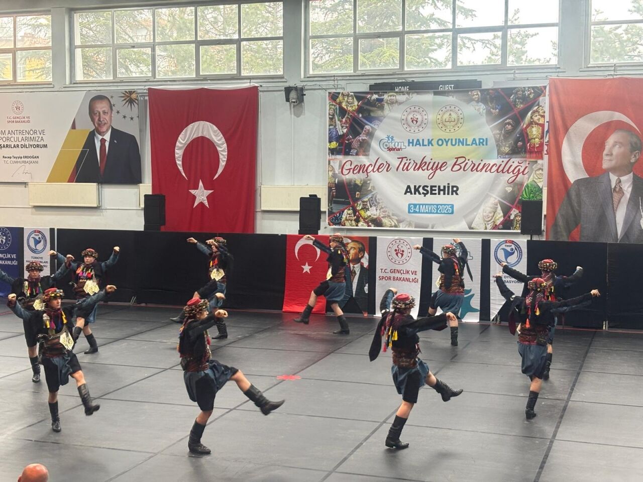 Akşehir'de "Okul Sporları Halk Oyunları Gençler Türkiye Birinciliği" yarışması başladı