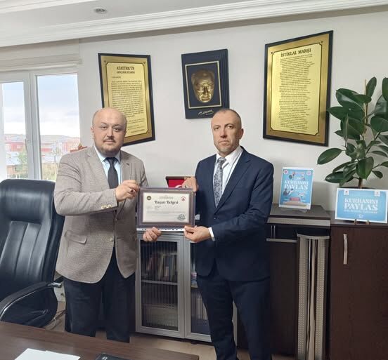 Ulaş ilçesinde görevli imam Murat Güveç'e başarı belgesi verildi