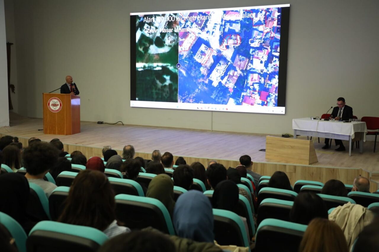Yozgat Bozok Üniversitesinde "Üretken Yapay Zeka ve Üniversiteler" konulu konferans düzenlendi