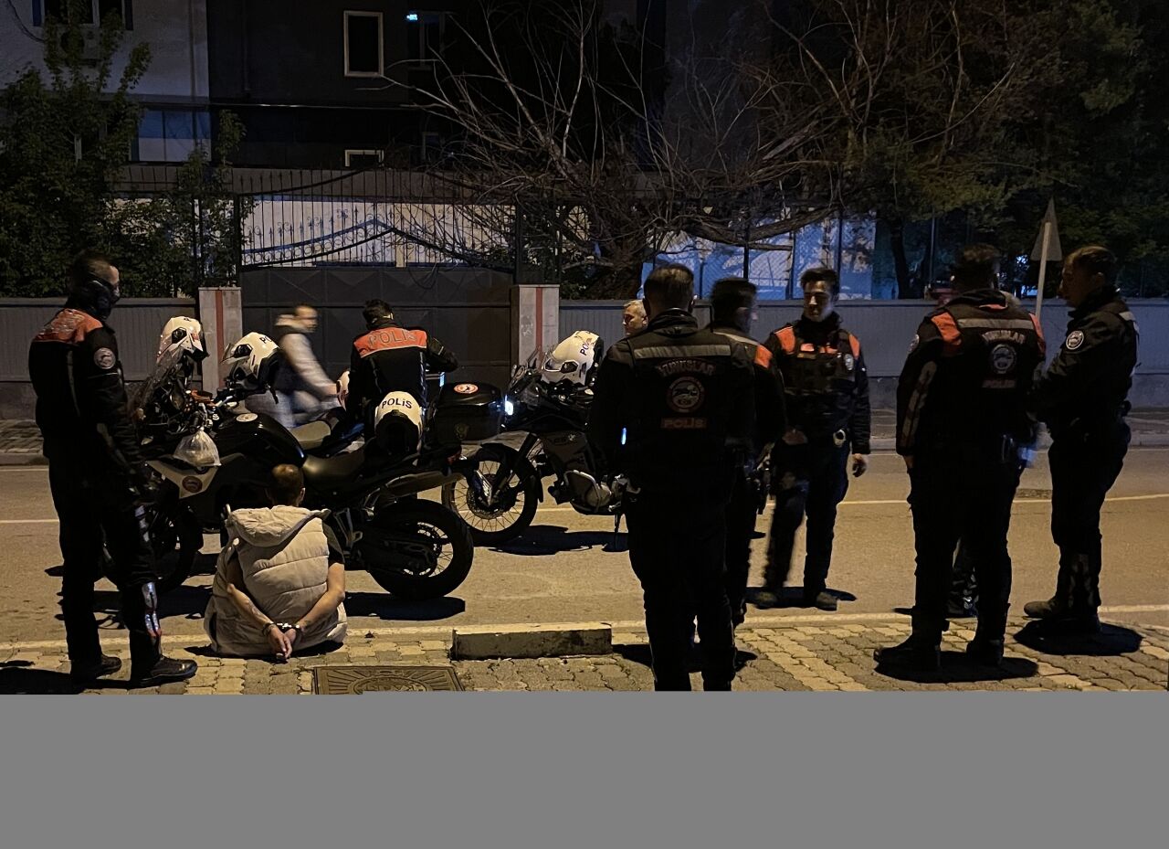 Kayseri'de cezaevinden izinli çıkan hükümlü, polisten kaçarken uyuşturucuyla yakalandı