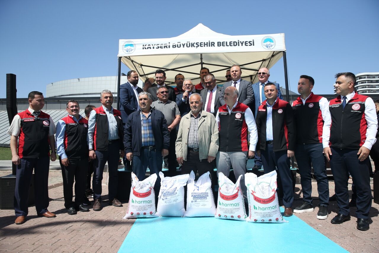 Kayseri Büyükşehir Belediyesi, üreticilere 5 yılda yaklaşık 4 bin ton tohum dağıttı