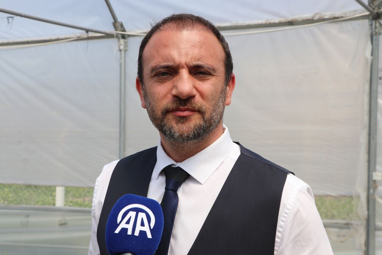 Öğrenciler topraksız tarımla elde ettikleri yeşil yemle hayvancılıkta maliyeti düşürmeyi hedefliyor