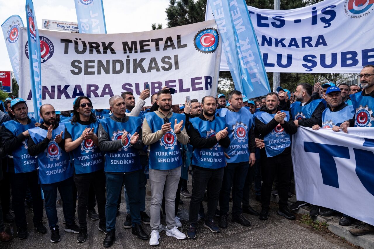 Türk-İş'ten Hazine ve Maliye Bakanlığı önünde basın açıklaması