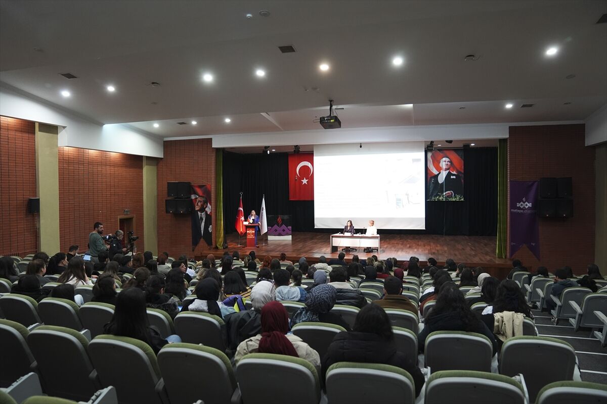 Maltepe Üniversitesi "Dünyayı Değiştirme Gücüne Sahip Hemşireler" temalı sempozyum düzenledi