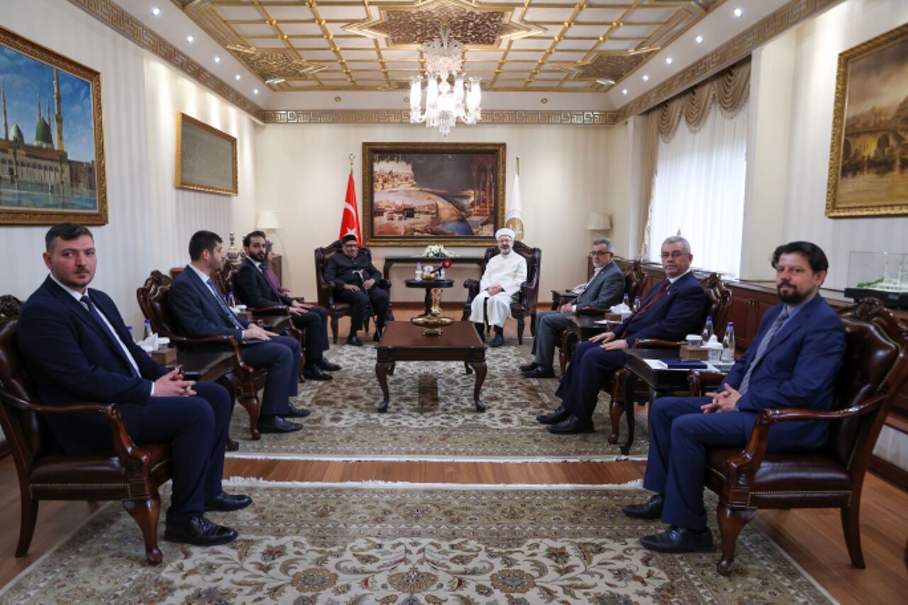 Diyanet İşleri Başkanı Erbaş, Dünya Müslüman Alimler Birliği heyetini ağırladı