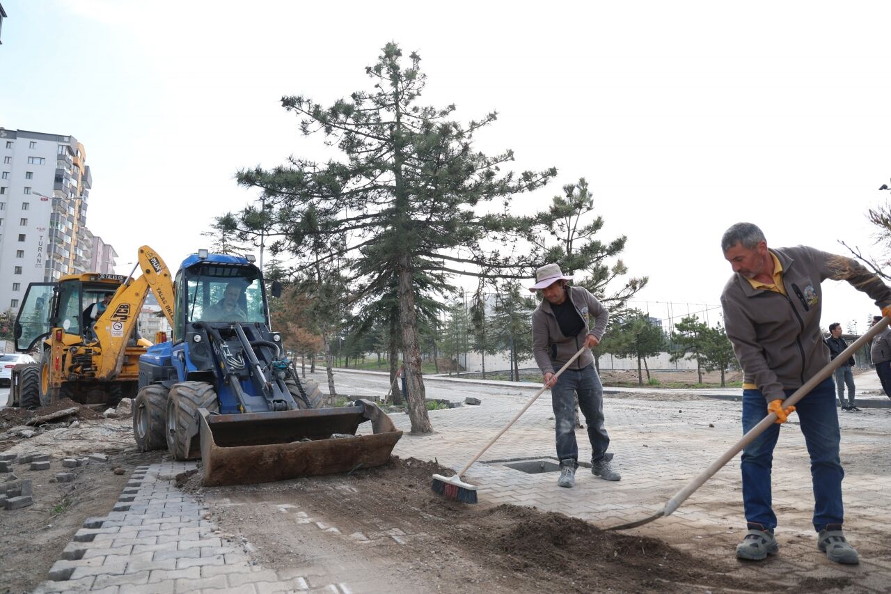 Başkan Yalçın, Talas Millet Bahçesi'nde incelemede bulundu