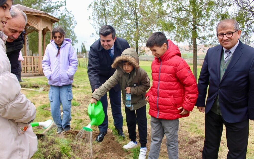 Eskişehir'de Yunus Emre'nin hatırasına 70 alıç fidanı dikildi