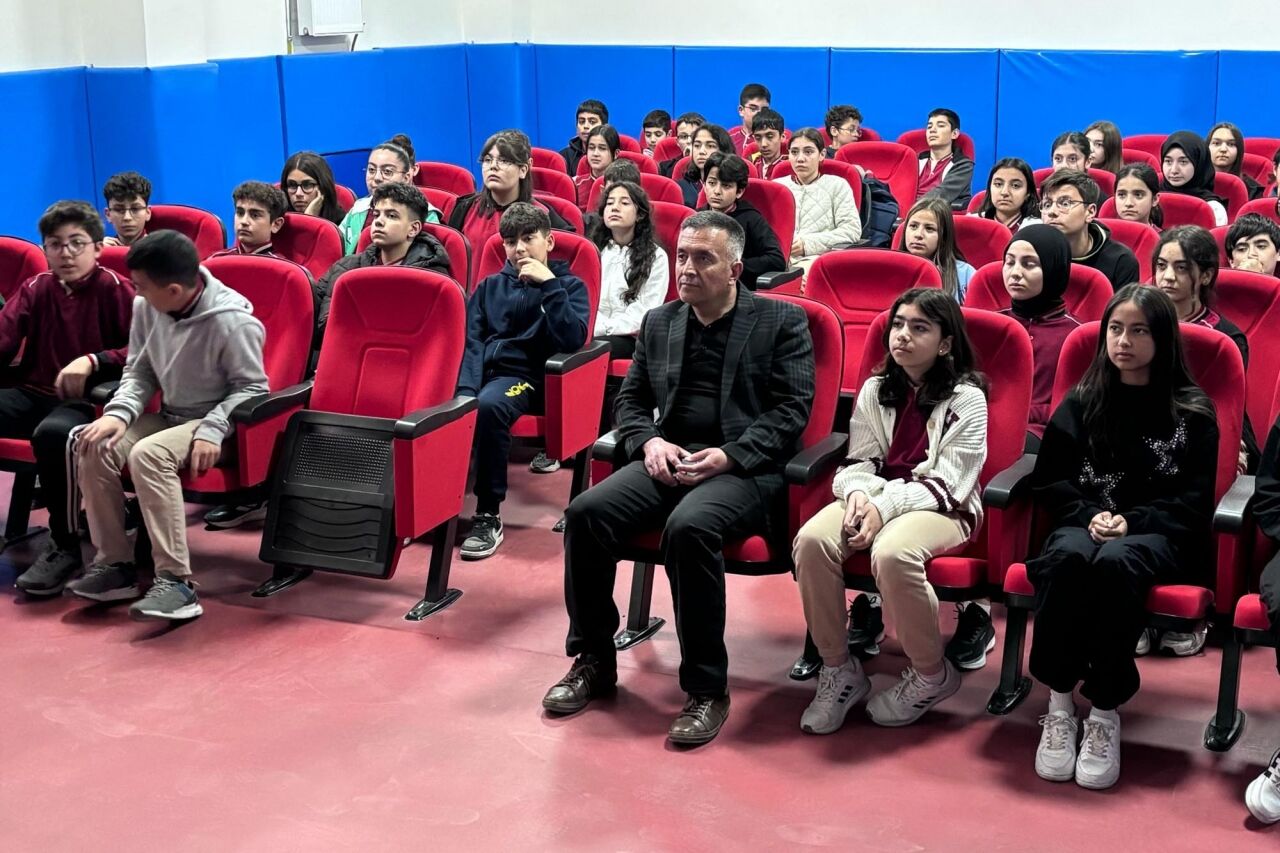 Yozgat'ta öğrenciler mikroplastiklerin zararları konusunda bilgilendirildi