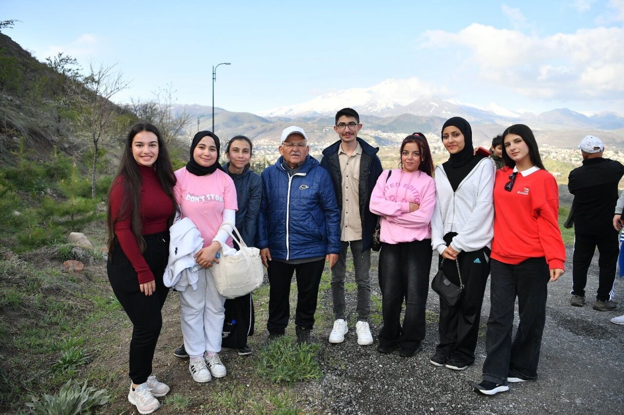 Başkan Büyükkılıç, Ali Dağı'nda gençlerle yürüyüş yaptı