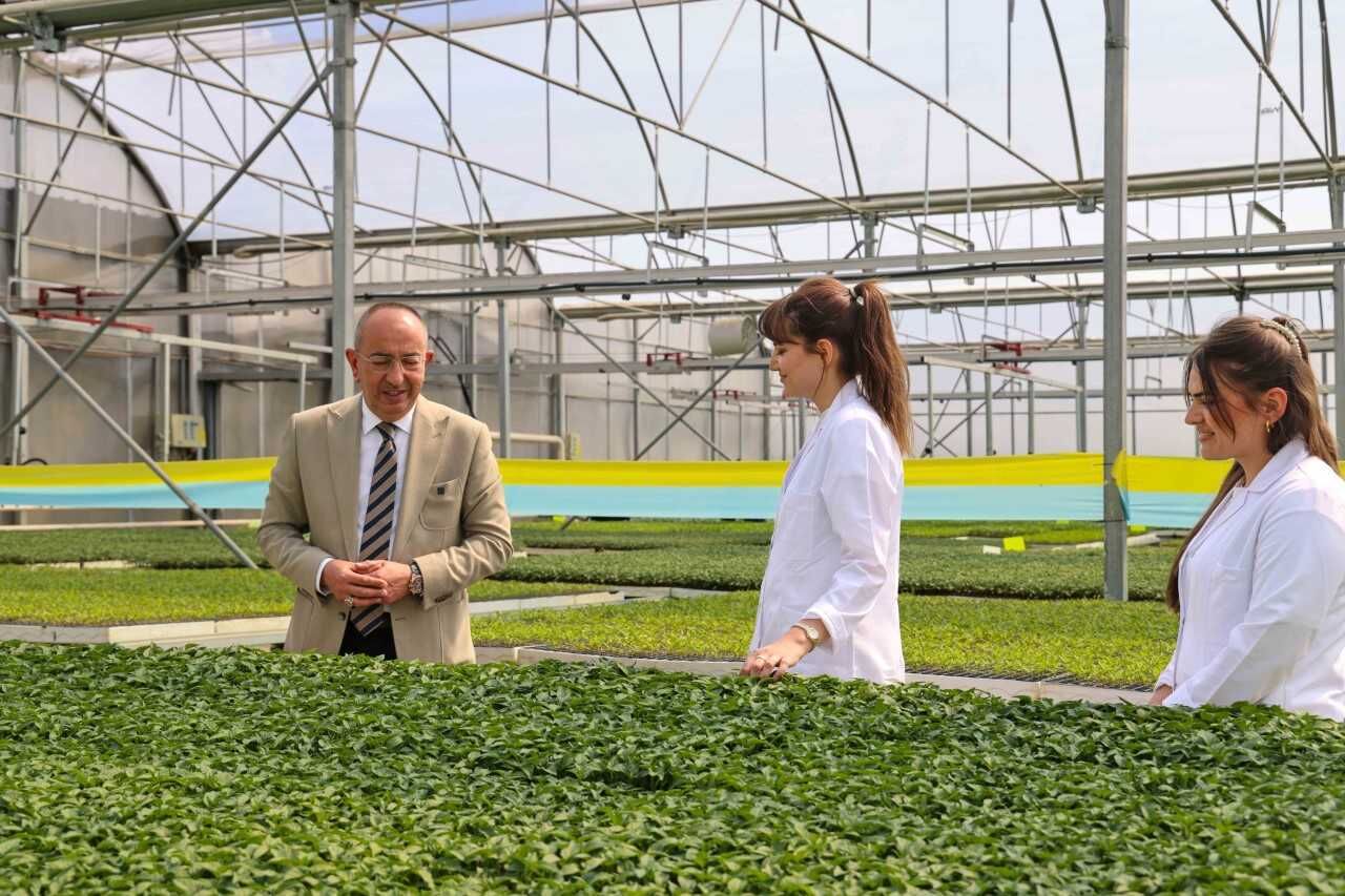Meram Belediye Başkanı Kavuş, Konya Fide'de incelemede bulundu