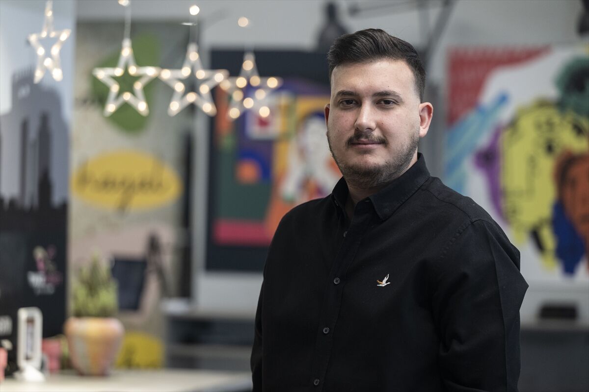 Türk öğrenci, kurduğu şirketle firmaları ihracata hazırlıyor