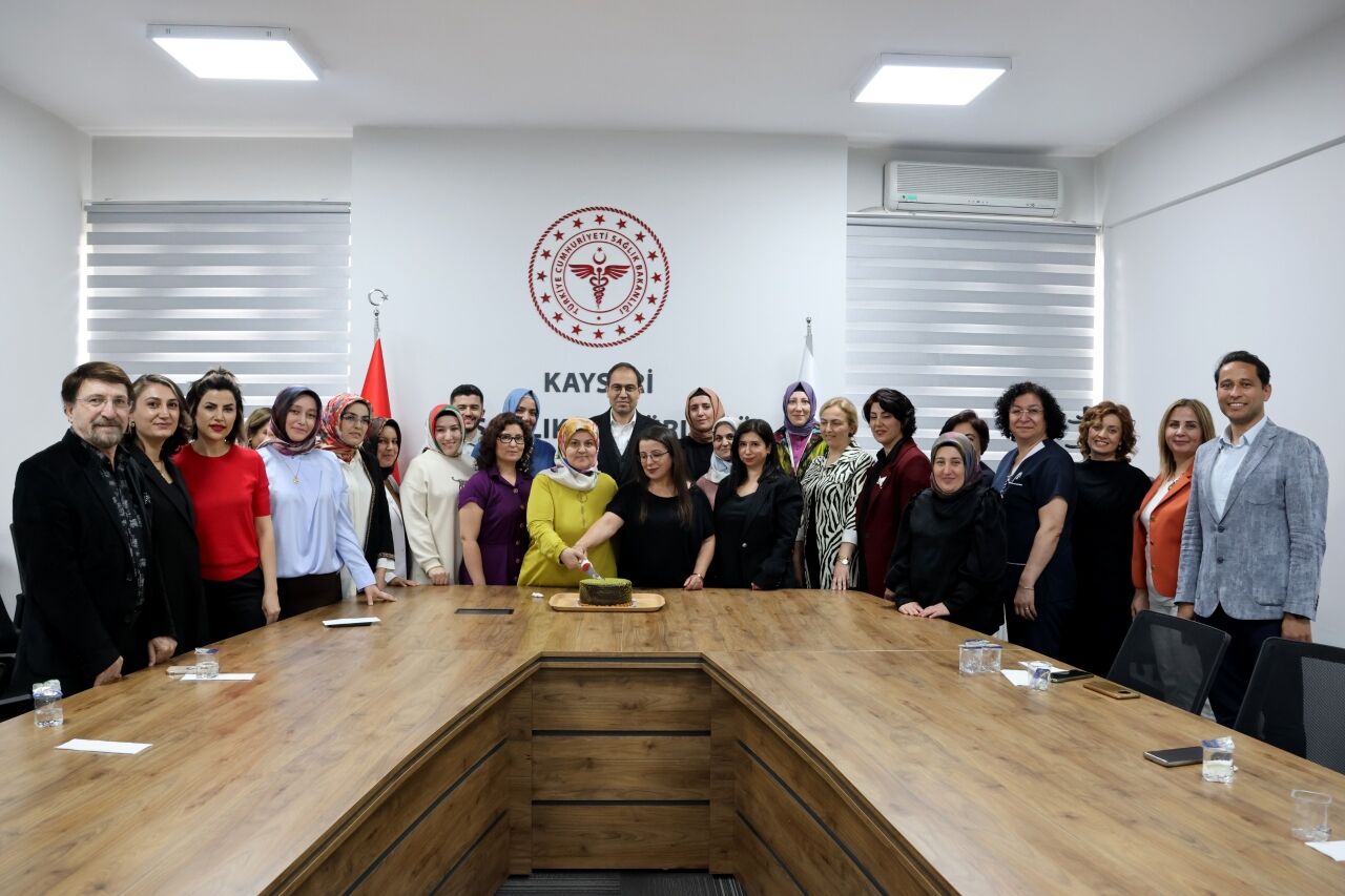 Kayseri İl Sağlık Müdürü Erşan, ebelerle buluştu