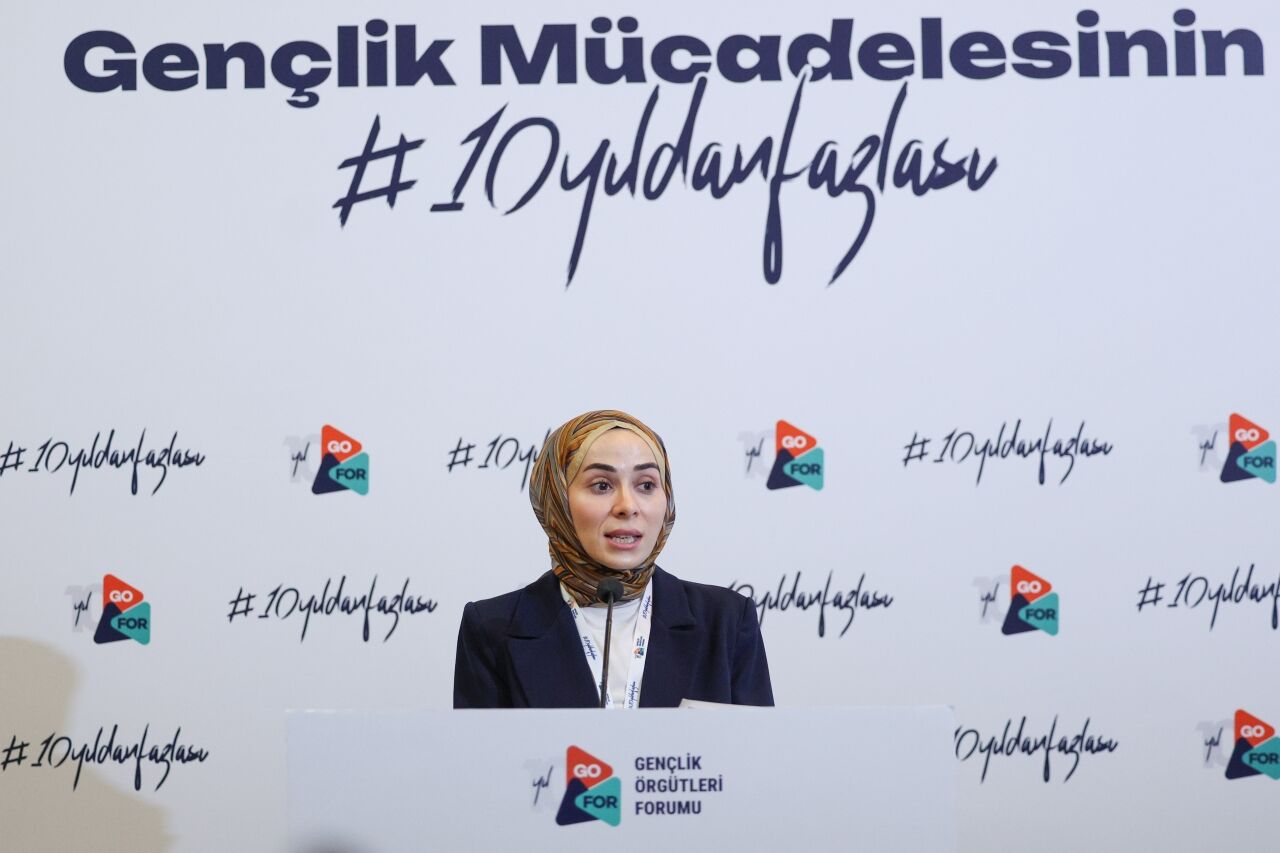CHP Genel Başkanı Özel, Gençlik Örgütleri Forumu üyeleriyle görüştü