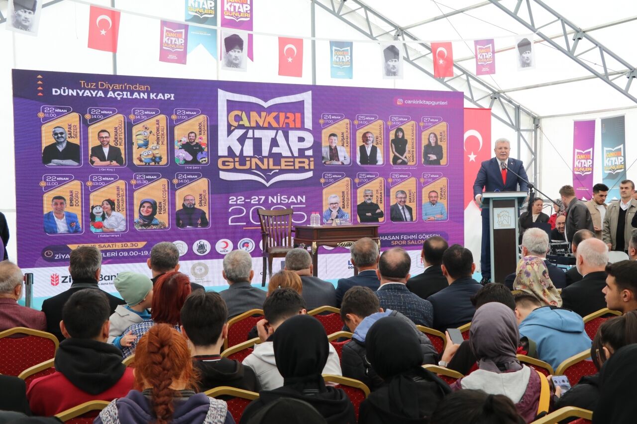 AK Parti Grup Başkanvekili Yenişehirlioğlu, Çankırı'da kitapseverlerle buluştu: