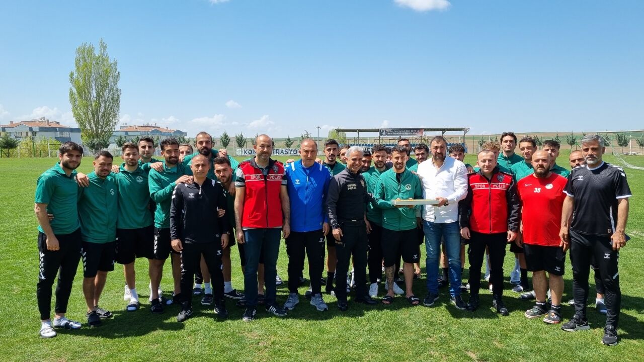 Kırşehir polisinden Kırşehir Futbol SK futbolcularına destek