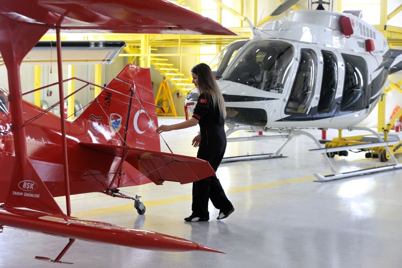 Kadın akrobasi pilotu Şener, tanıtım uçuşlarıyla havacılığı sevdiriyor